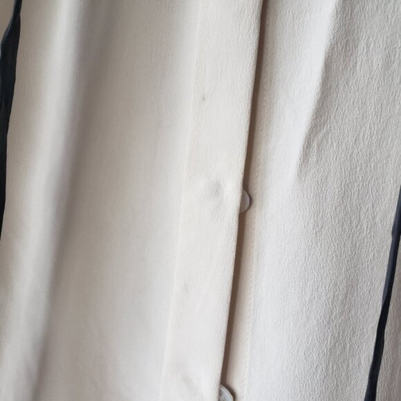 Aritzia Babaton 100 Silk  ream and Bla k Womens Top - Picture 5 of 11